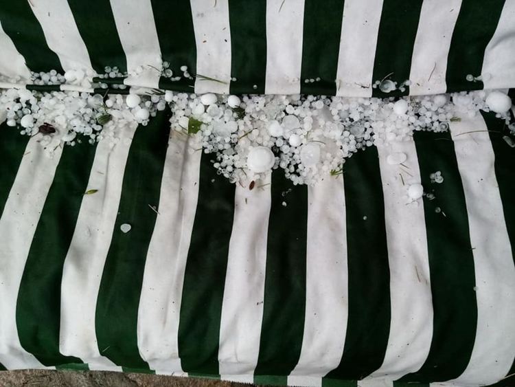 Градушка удари в община Минерални бани, пороен дъжд в Хасково (видео)