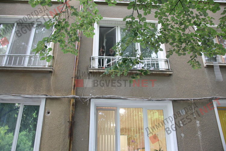 Полиция изведе мъж с психични проблеми от дома му в Димитровград