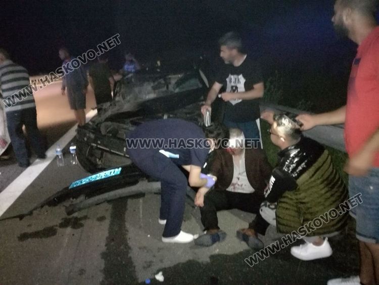 Няколко души пострадаха при катастрофа между кола и бус на магистрала “Марица”