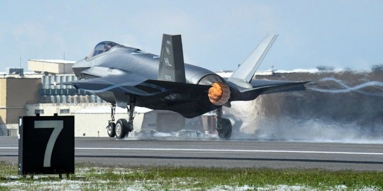 Инцидент с F-35A Lightning II при кацане