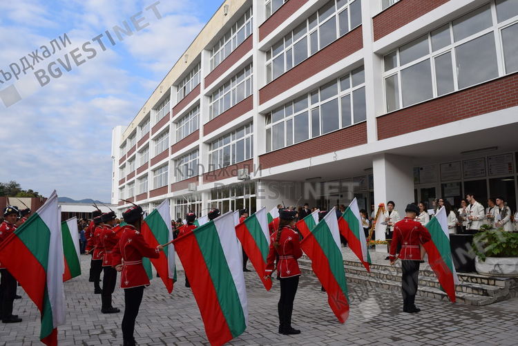 14 ученици от Езиковата гимназия, класирани в проведения онлайн „Празник на химията“ 2020 г.
