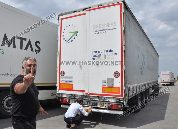 Шестте камиона с отпадъци ги връщат в Турция