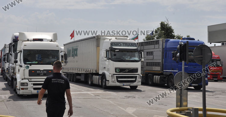 Шестте камиона с отпадъци ги връщат в Турция