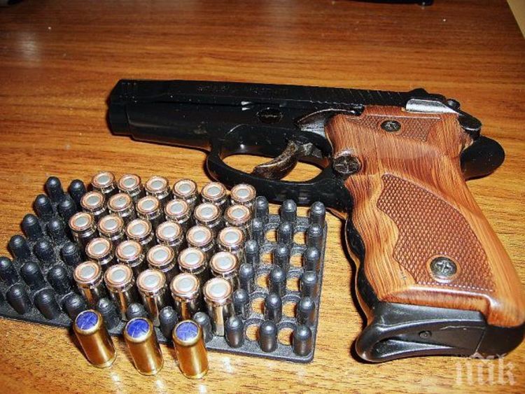 Откриха незаконен пистолет у пенсионер в Крумовград