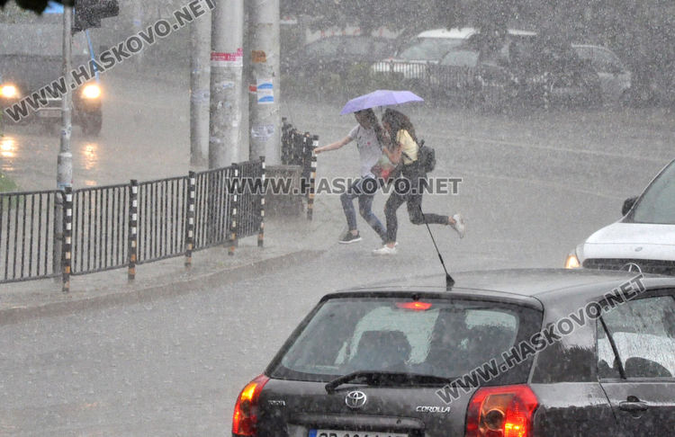Жълт код за валежи в Хасковско, възможни са градушки