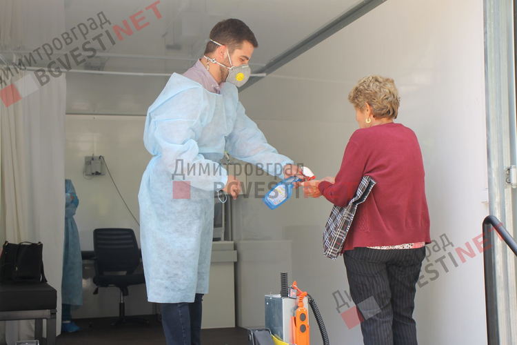 Мобилният медицински кабинет прегледа първите пациенти в село Добрич