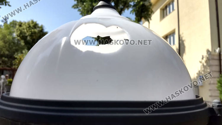 Градушката увредила коли, лампи и насаждения, загинал е щъркел