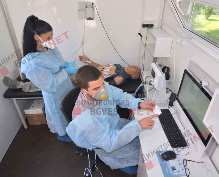 Мобилният медицински кабинет прегледа първите пациенти в село Добрич