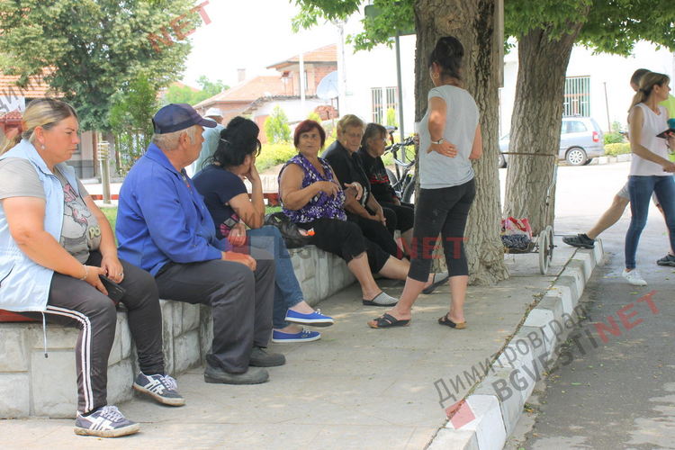 Мобилният медицински кабинет прегледа първите пациенти в село Добрич