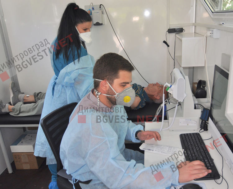 Мобилният медицински кабинет прегледа първите пациенти в село Добрич