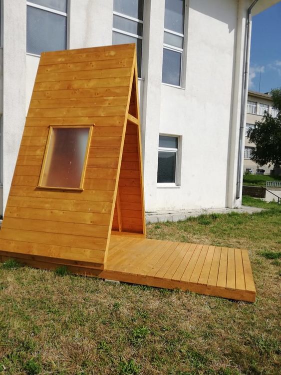 Млади родители подариха къщичка-библиотека на открито за училището в Старцево