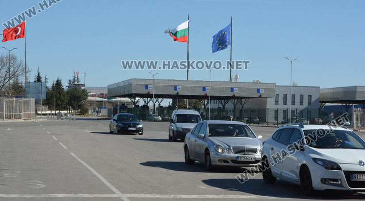Турските власти отвориха границата за преминаване с леки коли