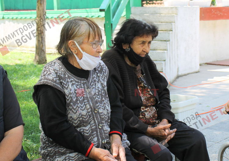 Мобилният медицински кабинет прегледа първите пациенти в село Добрич