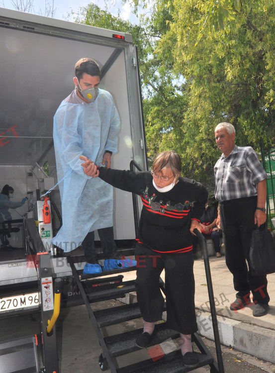 Мобилният медицински кабинет прегледа първите пациенти в село Добрич