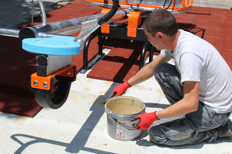 Монтираха люлки-везни в Хасково и поставиха специална настилка под тях