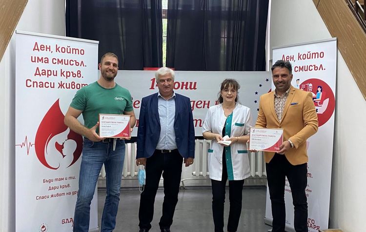 Феновете на „Игра на тронове“ у нас с кръводарителско признание за „Кръв за трона“