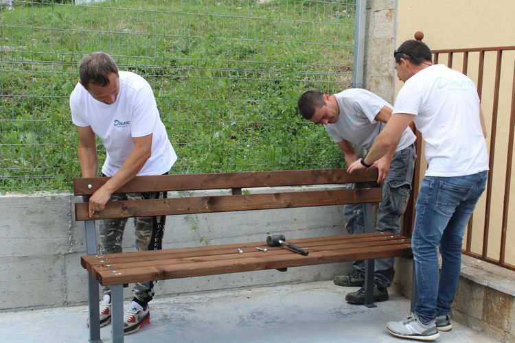Монтираха люлки-везни в Хасково и поставиха специална настилка под тях