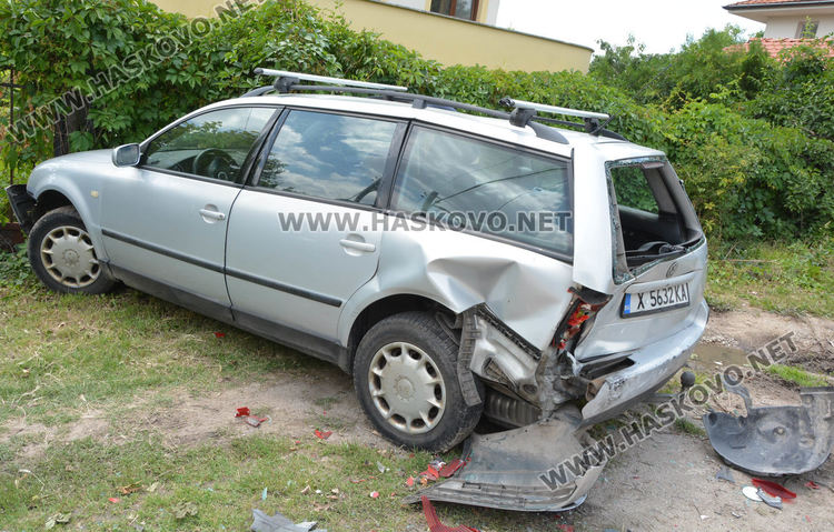 Водачка на Рено потроши две паркирани коли в “Кенана”