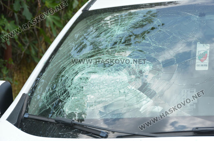 Водачка на Рено потроши две паркирани коли в “Кенана”