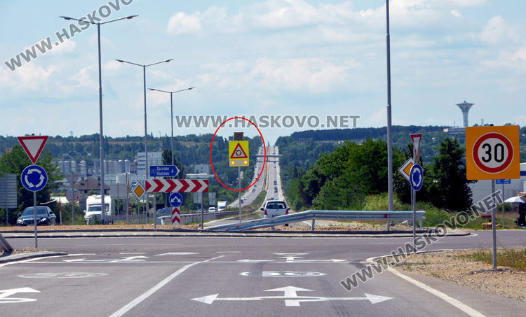 Кръговото до „Язаки” вече е със светещ знак