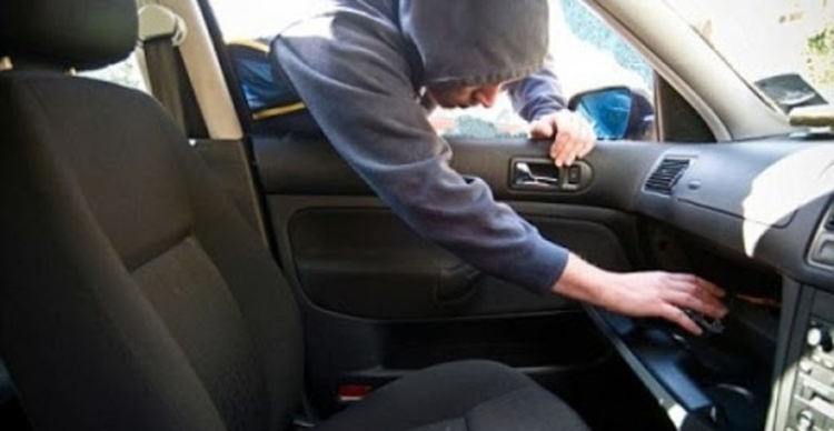 Апаш задигна телефон от незаключена кола в Меричлери