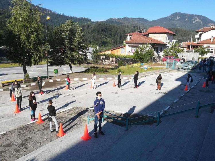 Огнището на ковид-19 не спря изпитите в Доспат, 819 се явиха в областта по български език