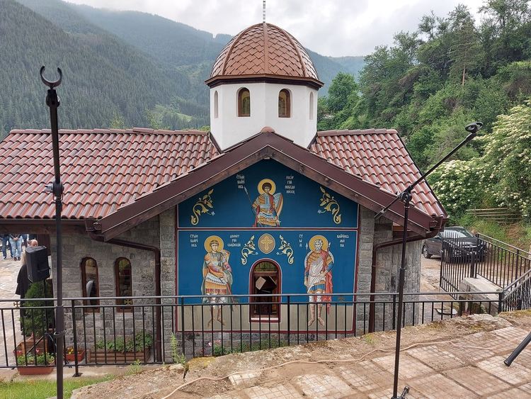 Митрополит Николай освети църква в Брезе за 300 души, чакали я 17 години