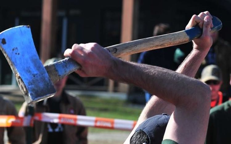 Млад мъж нападна опонент с брадва в Калинка, нанесе му няколко удара