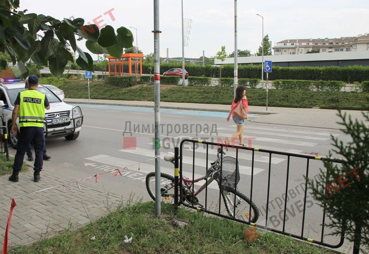 Блъснаха 16-годишно момиче с колело на пешеходна пътека в Димитровград