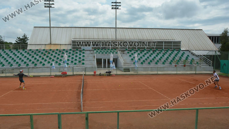 Григор Димитров тренира на тенис кортовете на “Кенана” (видео)