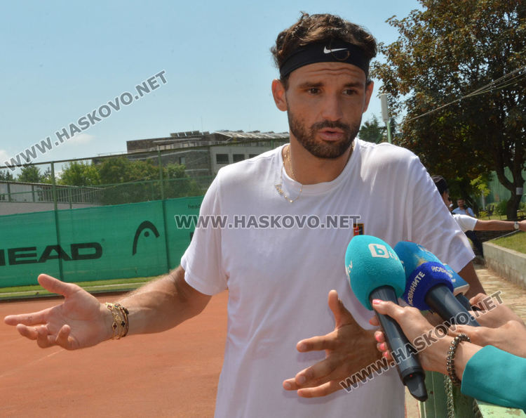 Григор Димитров тренира на тенис кортовете на “Кенана” (видео)