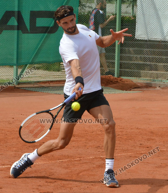 Григор Димитров тренира на тенис кортовете на “Кенана” (видео)