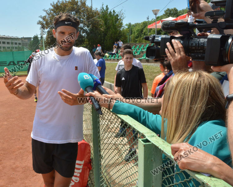 Григор Димитров тренира на тенис кортовете на “Кенана” (видео)
