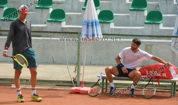Григор Димитров тренира на тенис кортовете на “Кенана” (видео)