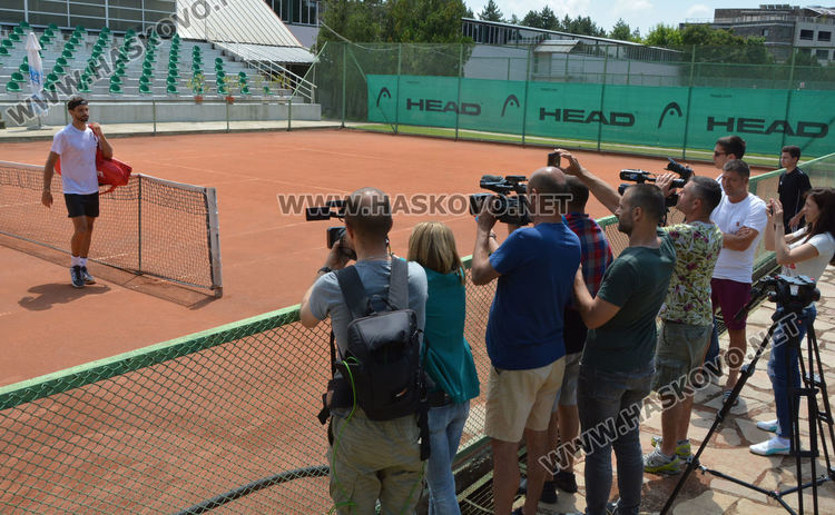 Григор Димитров тренира на тенис кортовете на “Кенана” (видео)