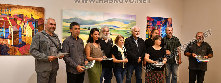 Откриха изложба с творби на Неделчо Кучков и Надежда Стойнева