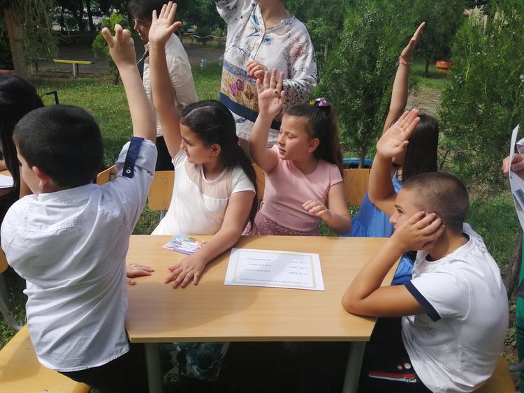 Тържествено завършване на учебната година в Конуш 