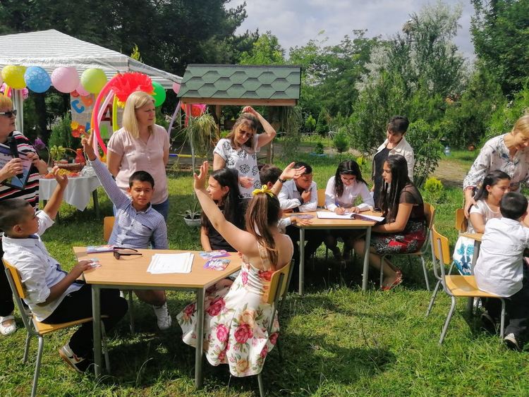 Тържествено завършване на учебната година в Конуш 