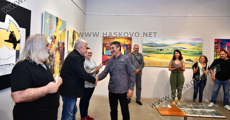 Откриха изложба с творби на Неделчо Кучков и Надежда Стойнева