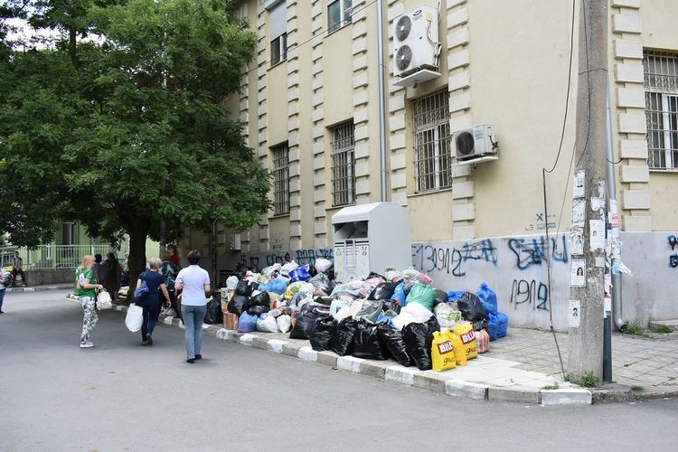 Акцията на БЧК и община Асеновград за събиране на дрехи постигна успех