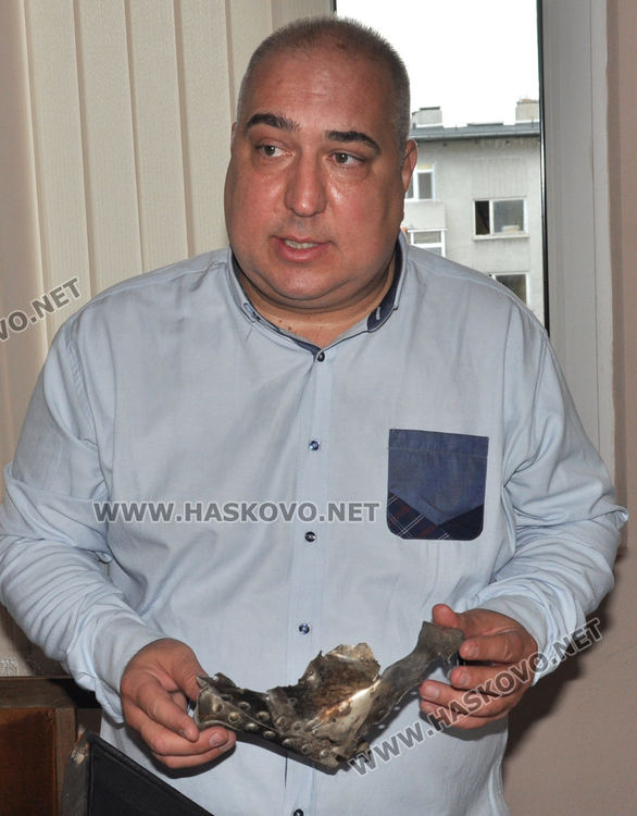 Част от крилото от изгорелия самолет през 1971 година Димитър Симеонов пазел като спомен от оцеляването си