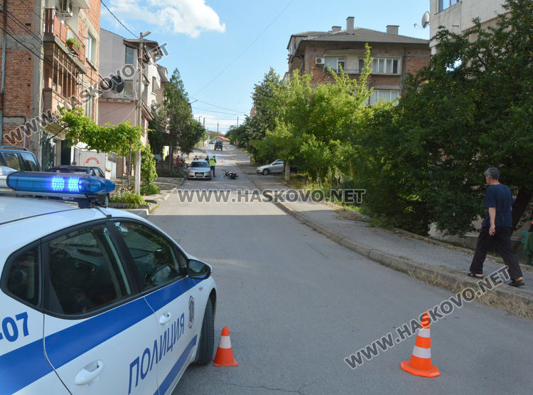 Моторист пострада при удар в паркирано Ауди