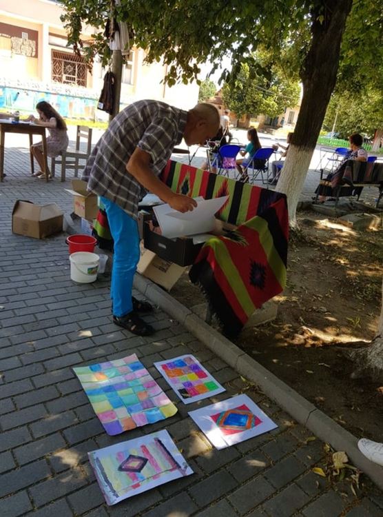 Деца рисуваха "Чергата на баба"