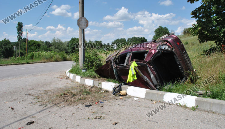 Шофьор без книжка обърна Фиат по таван
