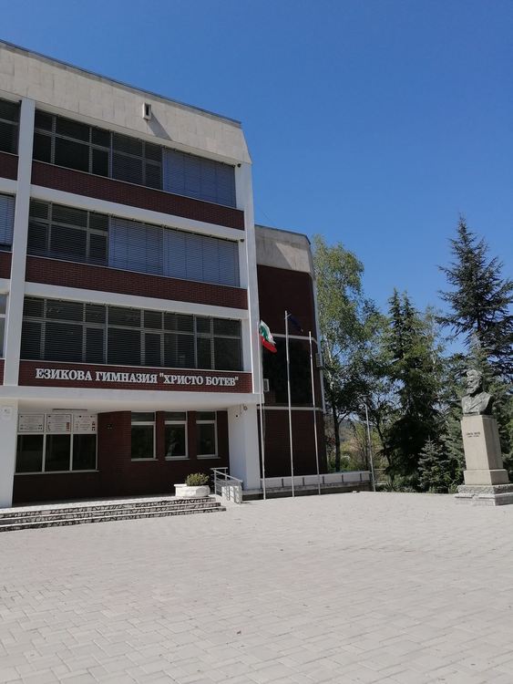 Випуск 2020 на Езиковата гимназия, град Кърджали –  ятото на отличниците