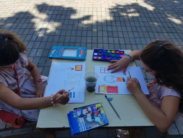 Деца рисуваха "Чергата на баба"