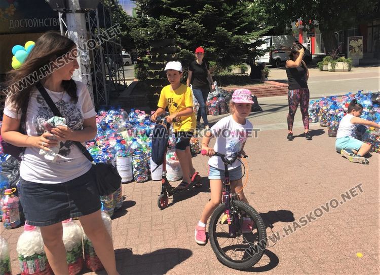 Тонове пластмаса  от Хасково отиват за рециклиране в помощ на кампанията „Капачки за бъдеще“