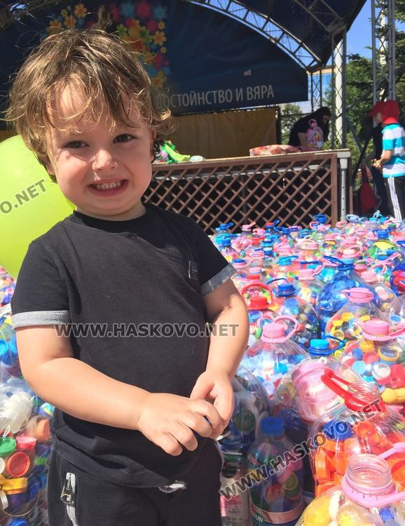 Тонове пластмаса  от Хасково отиват за рециклиране в помощ на кампанията „Капачки за бъдеще“