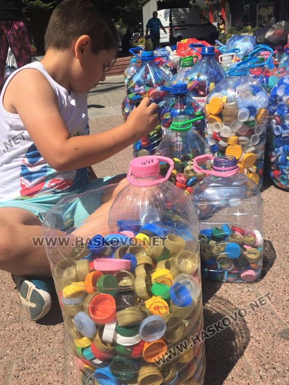 Тонове пластмаса  от Хасково отиват за рециклиране в помощ на кампанията „Капачки за бъдеще“
