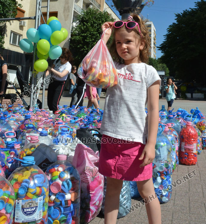 Тонове пластмаса  от Хасково отиват за рециклиране в помощ на кампанията „Капачки за бъдеще“